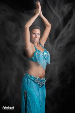 belly dancer brunette