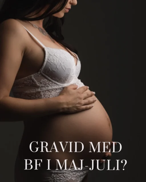 Är du gravid och har bf maj, juni eller juli? Då är det dags att boka tid för gravidfoto. Tiden går fort och det är väldigt fint att ha dokumenterat den tiden i livet. Särskilt uppskattat brukar det vara när barnet blir lite större och själv förundras över bilderna. Antingen fotar vi i studion för maximal kontroll över ljussättning, eller utomhus i någon fin miljö. Eller både och. Du bestämmer! #fotonord #umeå #gravidfoto #gravidfotografering