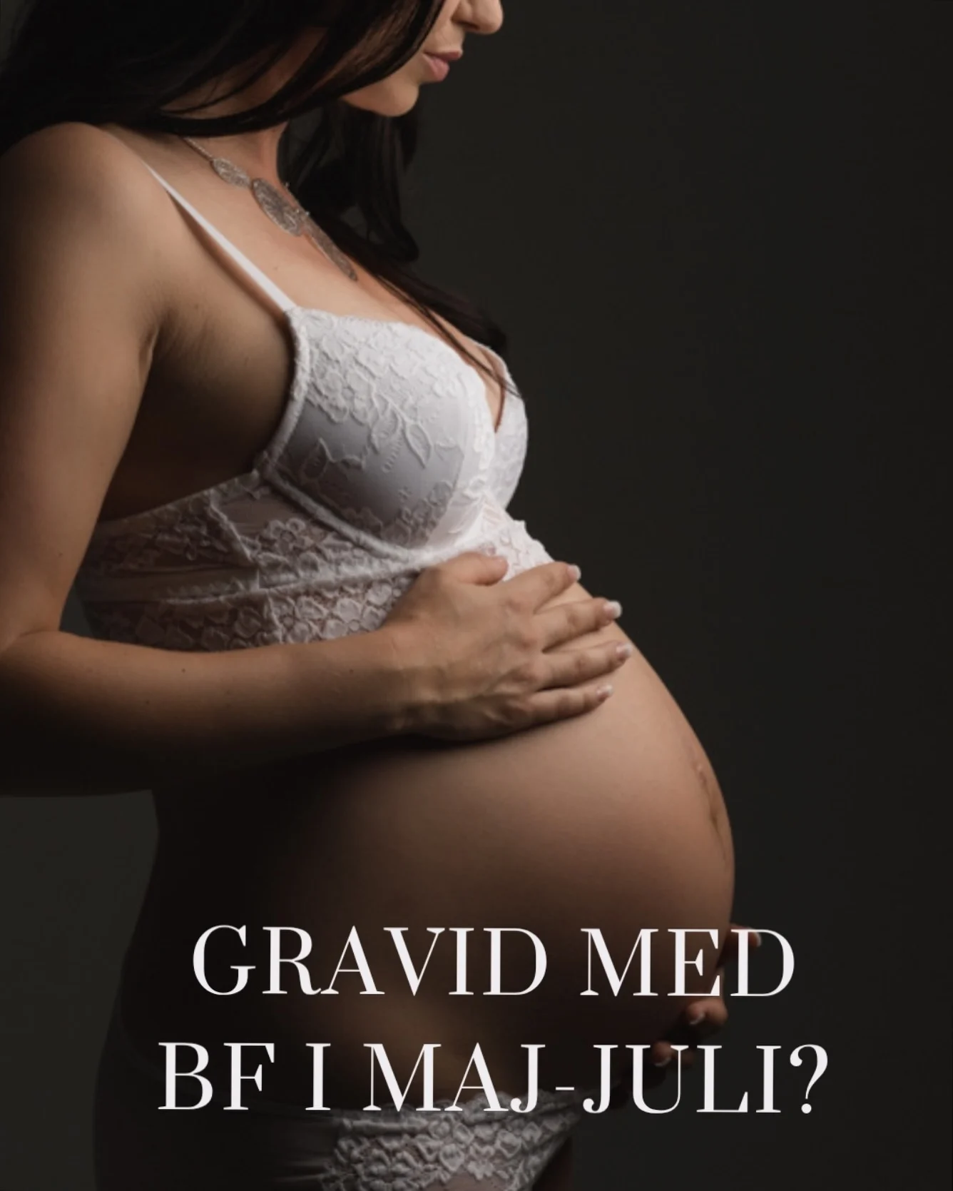 Är du gravid och har bf maj, juni eller juli? Då är det dags att boka tid för gravidfoto. Tiden går fort och det är väldigt fint att ha dokumenterat den tiden i livet. Särskilt uppskattat brukar det vara när barnet blir lite större och själv förundras över bilderna. Antingen fotar vi i studion för maximal kontroll över ljussättning, eller utomhus i någon fin miljö. Eller både och. Du bestämmer! #fotonord #umeå #gravidfoto #gravidfotografering