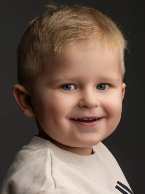 Klassiska barnporträtt, aldrig fel! Det är en hel del sådana som fotas just nu. #fotonord #familjefotograf #umeå