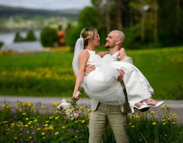 Imorgon bär det av till Lycksele för bröllopsfoto. 📷🚗Hoppas på minimalt med mygg och lika tur med vädret som den här fina dagen i Tavelsjö! # bröllopsfotograf #umeå #fotonord