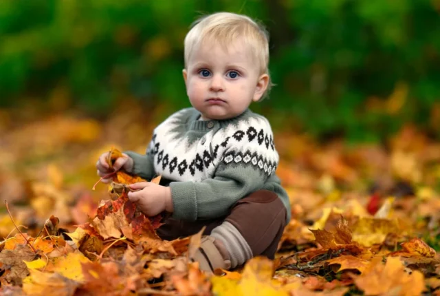 Lite löv och bus i Vänortsparken för några helger sedan. 🍁🍂#fotograf #fotonord #familjefotograf #umeå